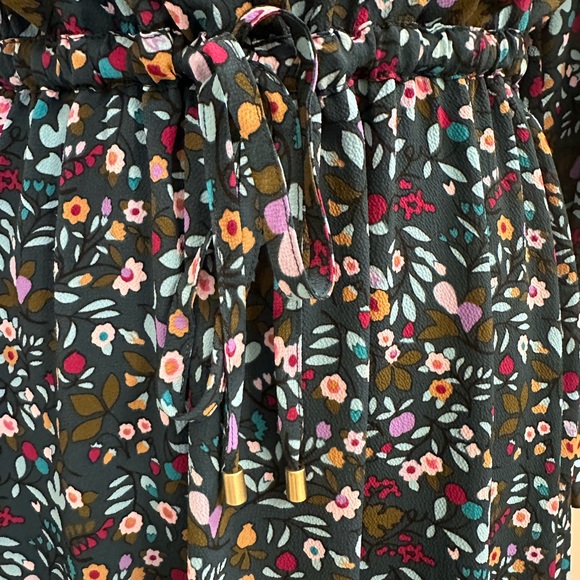 Talbots Dress Size 12P Green with Fall Leaf design - Picture 3 of 8